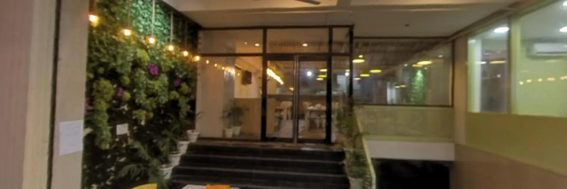 Hotel Prago , バラナシ