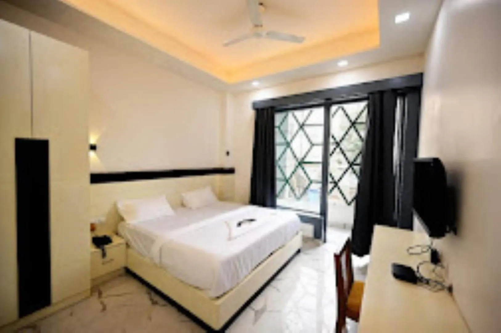 ***  Hotel Prago , バラナシ インド